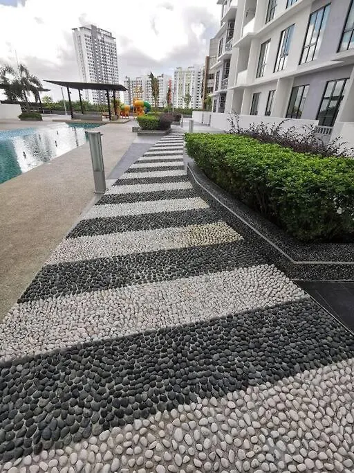 A2705 Platino Paradigmmall Netflix Poolview Bystay Johor Bahru