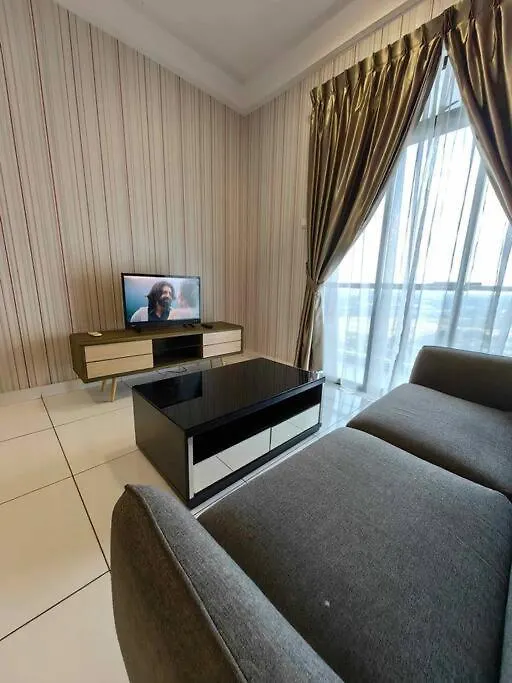 A2705 Platino Paradigmmall Netflix Poolview Bystay Johor Bahru 0*,