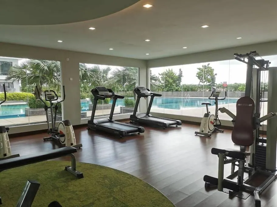 A2705 Platino Paradigmmall Netflix Poolview Bystay Johor Bahru Appartement